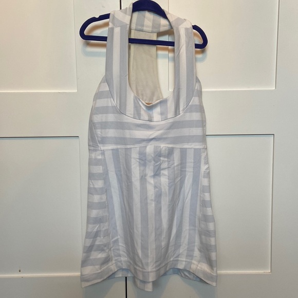 Lululemon top. 6 - Picture 1 of 3